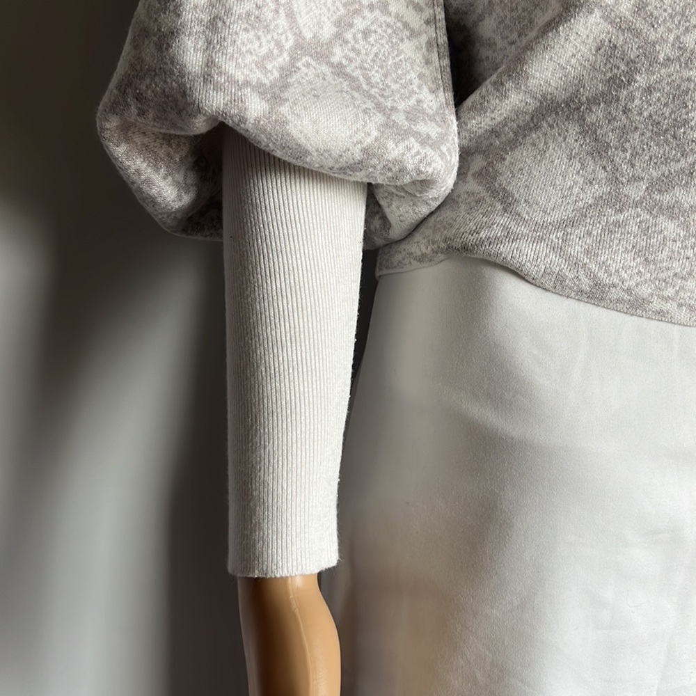 Express White Patterned Sweater - Picture 8 of 10